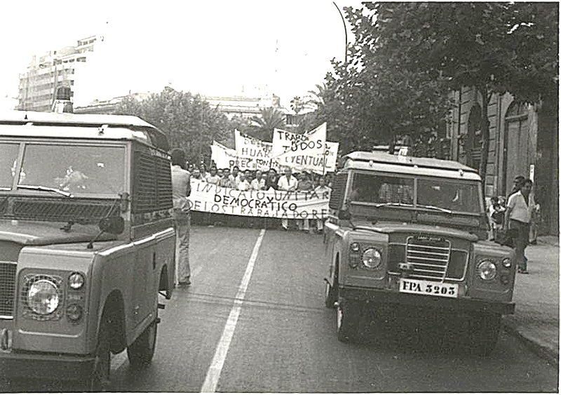 Manifestación en una ciudad de Levante,  principios de los 70.
